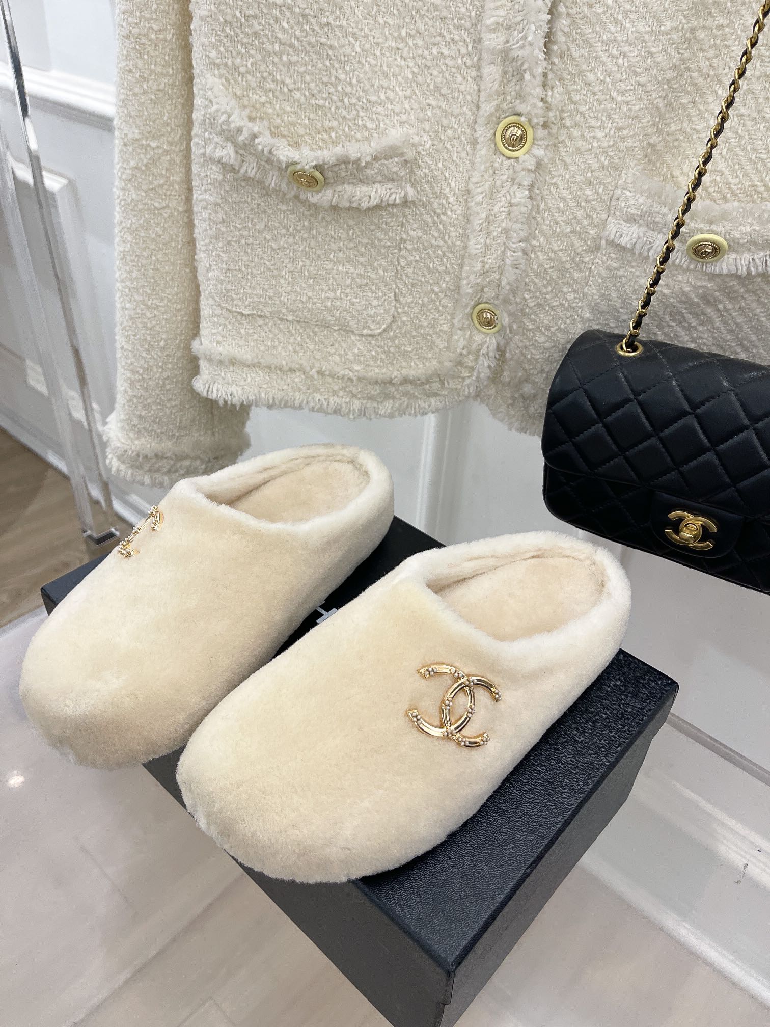Chanel 2022 Ранняя весна - Тапочки Birkenstock - Белые