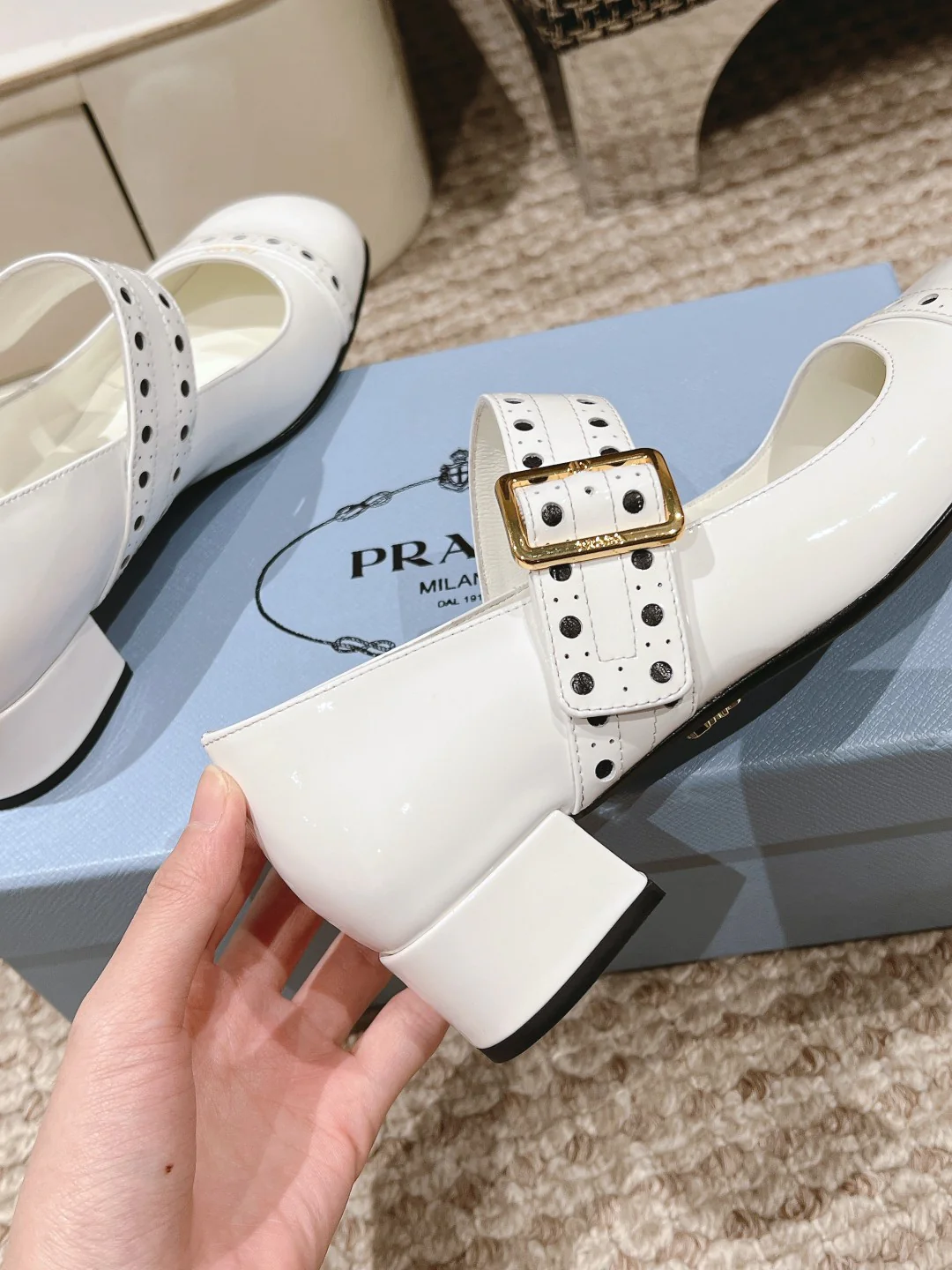 Туфли Мэри Джейн Prada 2024 — белые