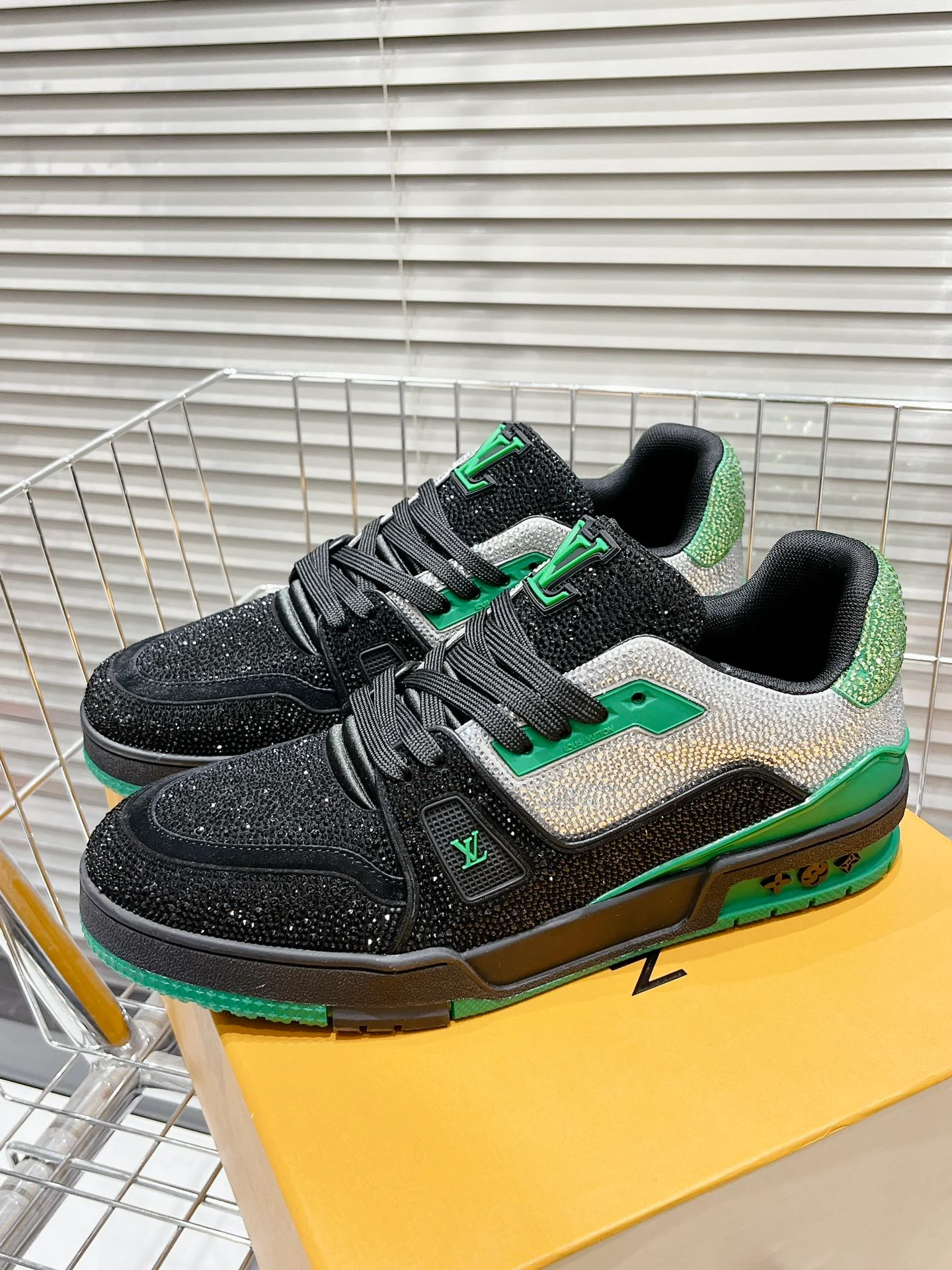 Кроссовки LV Trainer - обувь для скейтбординга - глянцевый черный/зеленый - унисекс