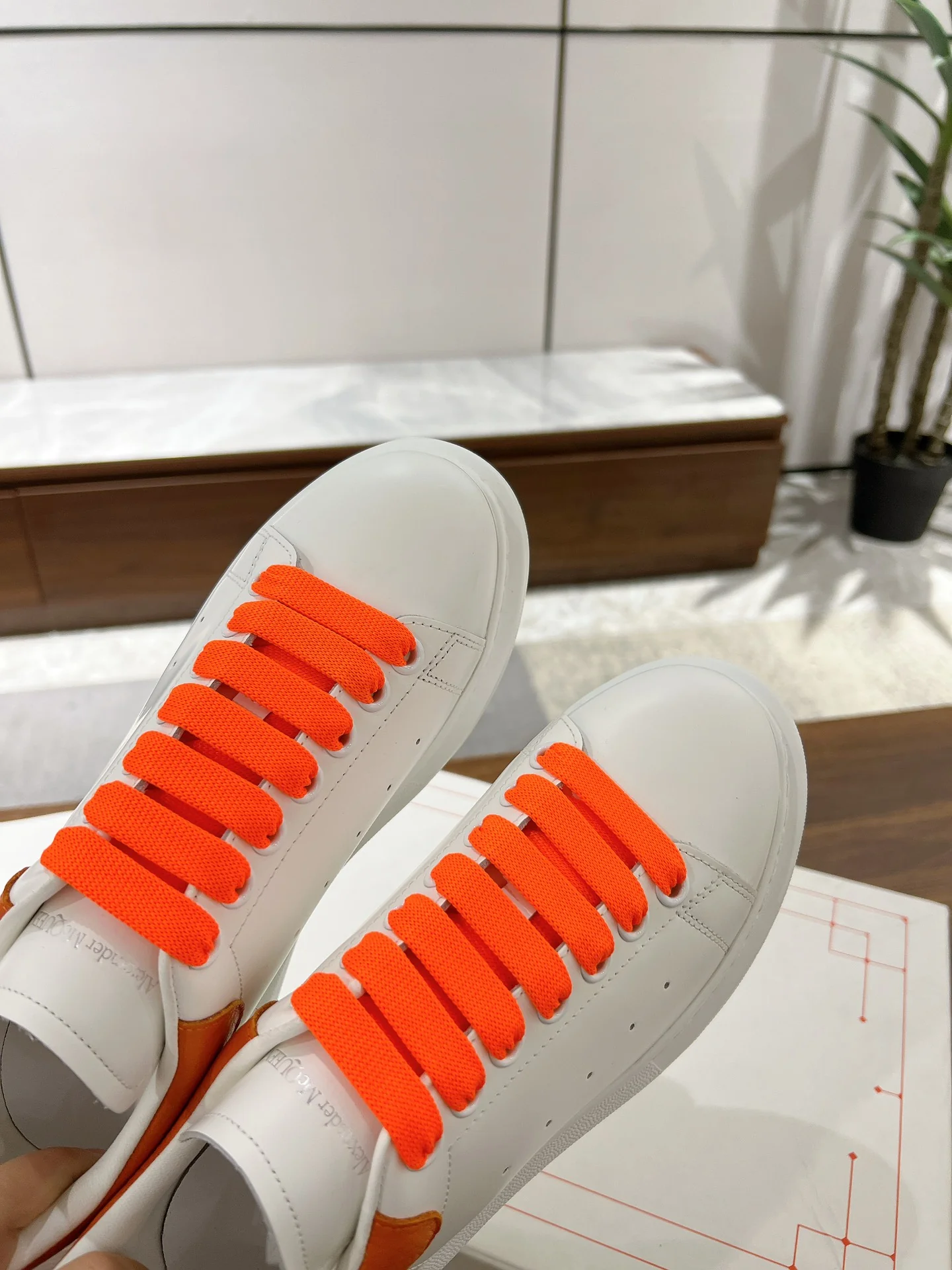 Скейтбордные кроссовки McQueen 2024 — оранжевые