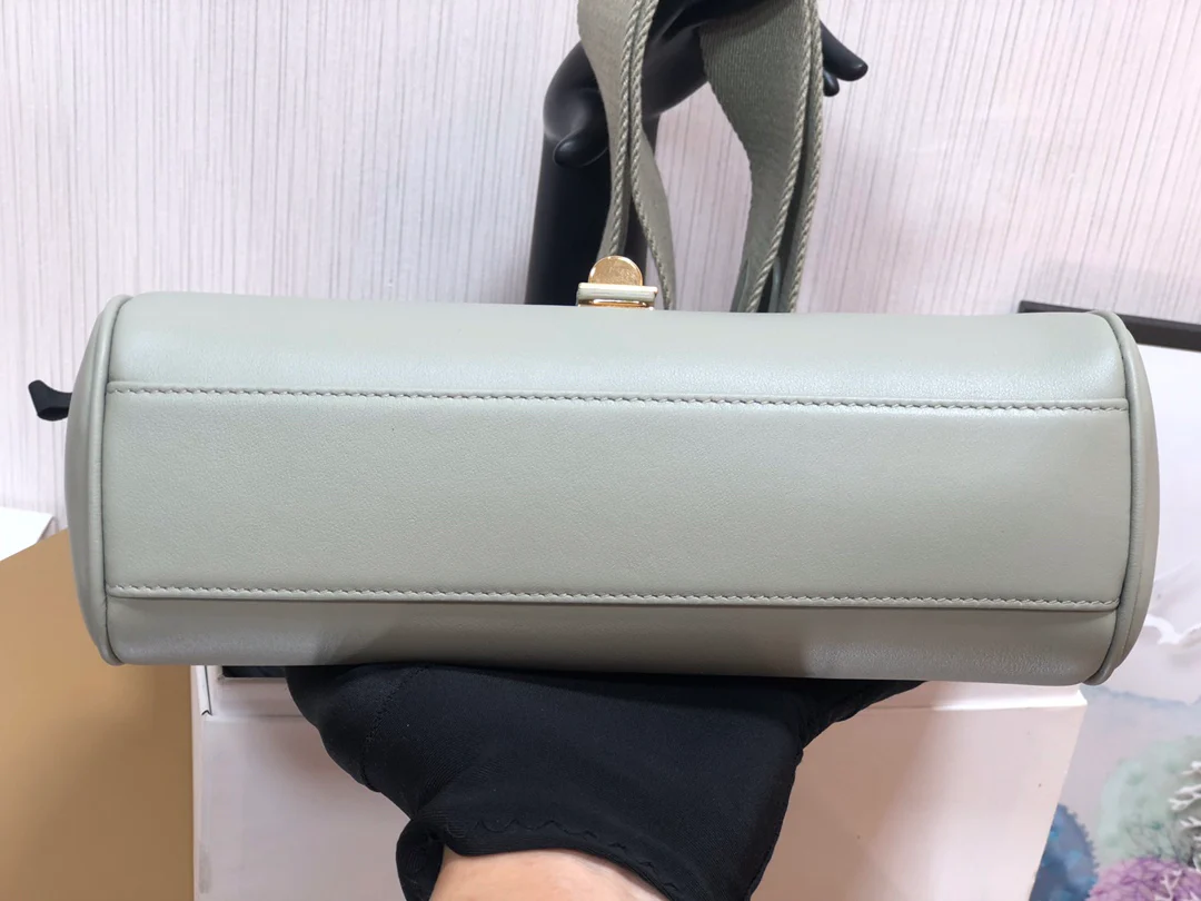 Сумка Celine Teen Soft из телячьей кожи с зернистой текстурой (16 видов бумаги) - 1