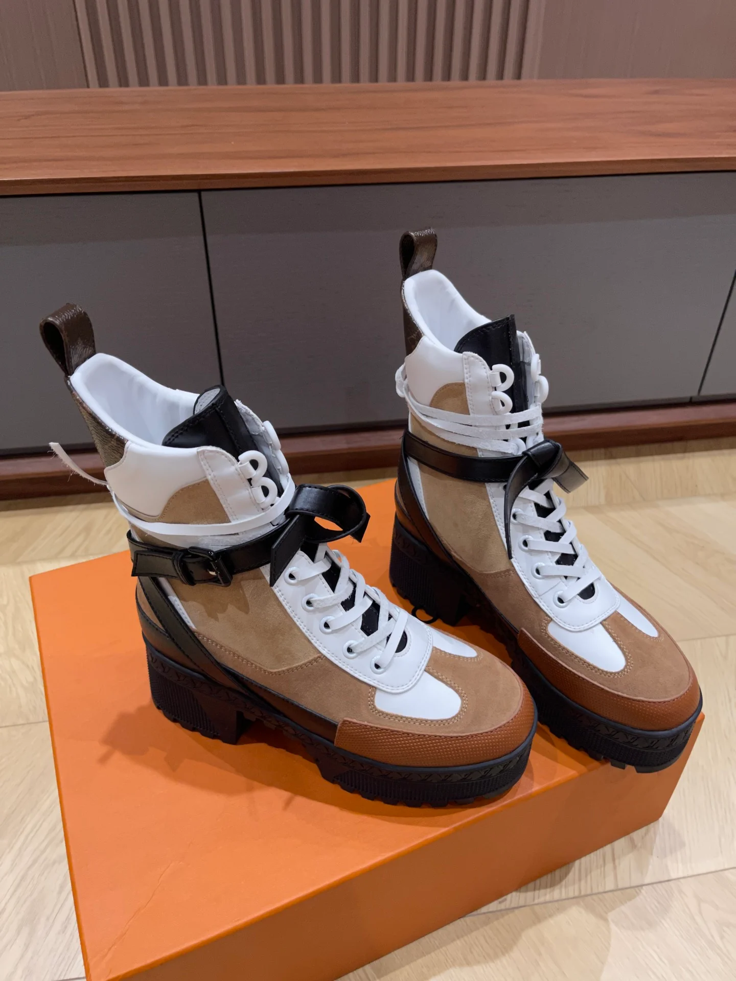 LV-2024 - Повседневные ботинки - Кофейный цвет