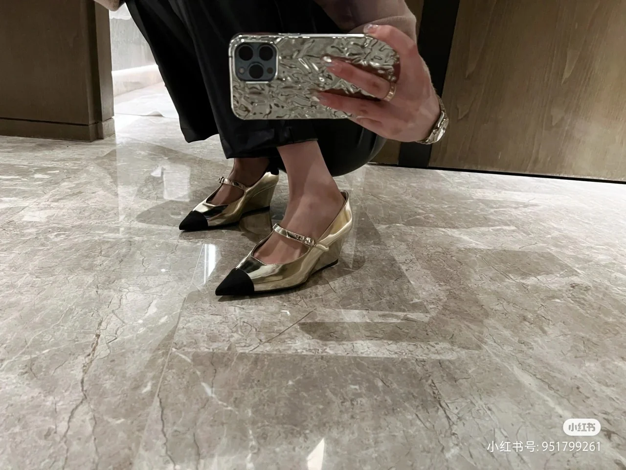 Новинка весенней коллекции Chanel 2022 года - Туфли на танкетке - Фотографии вживую