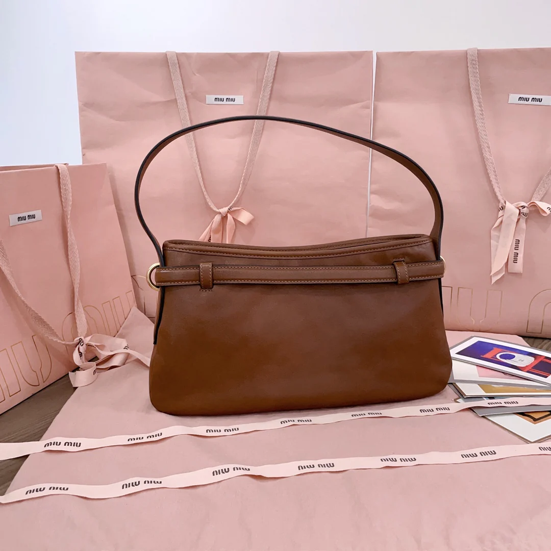 Кожаная сумка Miu Miu Aventure Lock-on