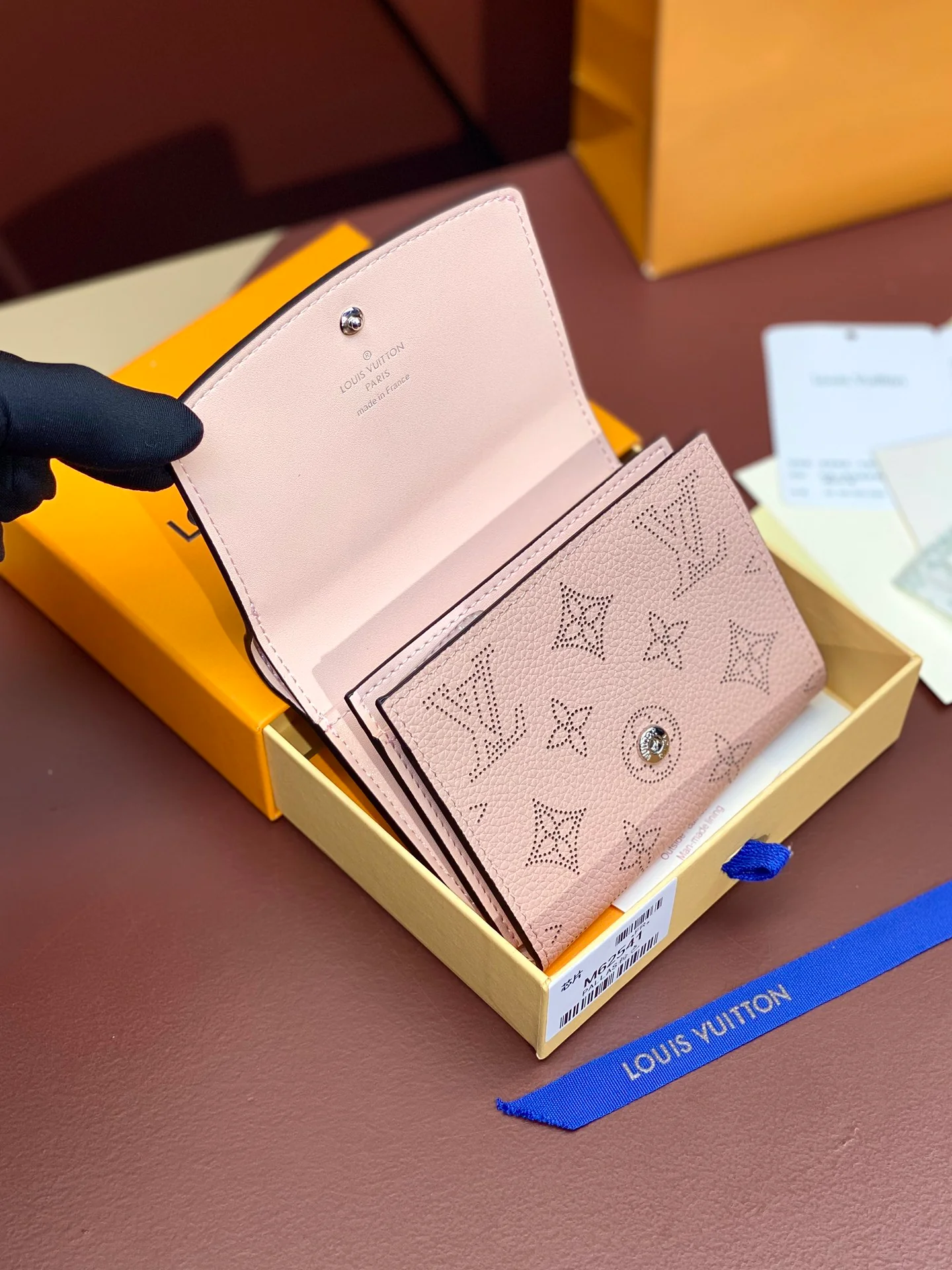 LV-m62541-iris-compact wallet-pink