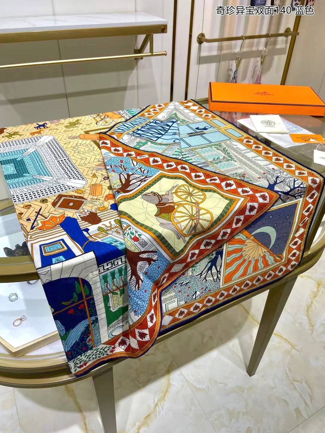 Hermes - Редкие сокровища - Двусторонняя шелковая шаль 140.