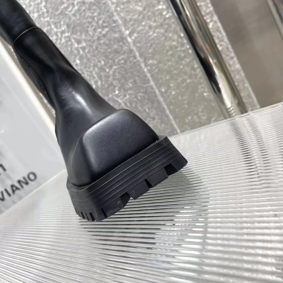 Высокие сапоги Balenciaga Trooper с квадратным носком, коллекция осень/зима 2023.