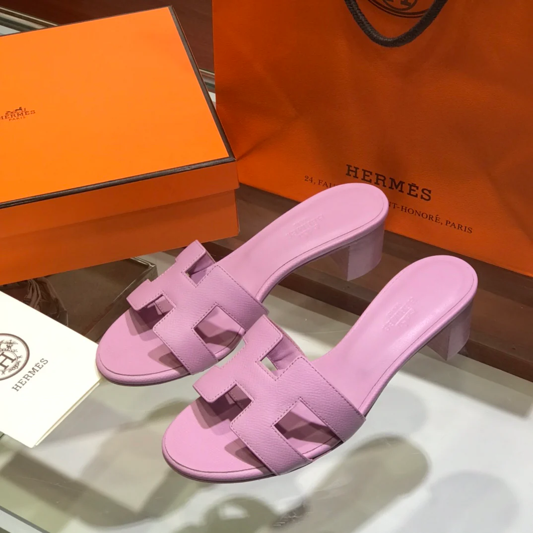 Новинка весны 2022 года от Hermes - Сандалии на плоской подошве средней высоты - 1