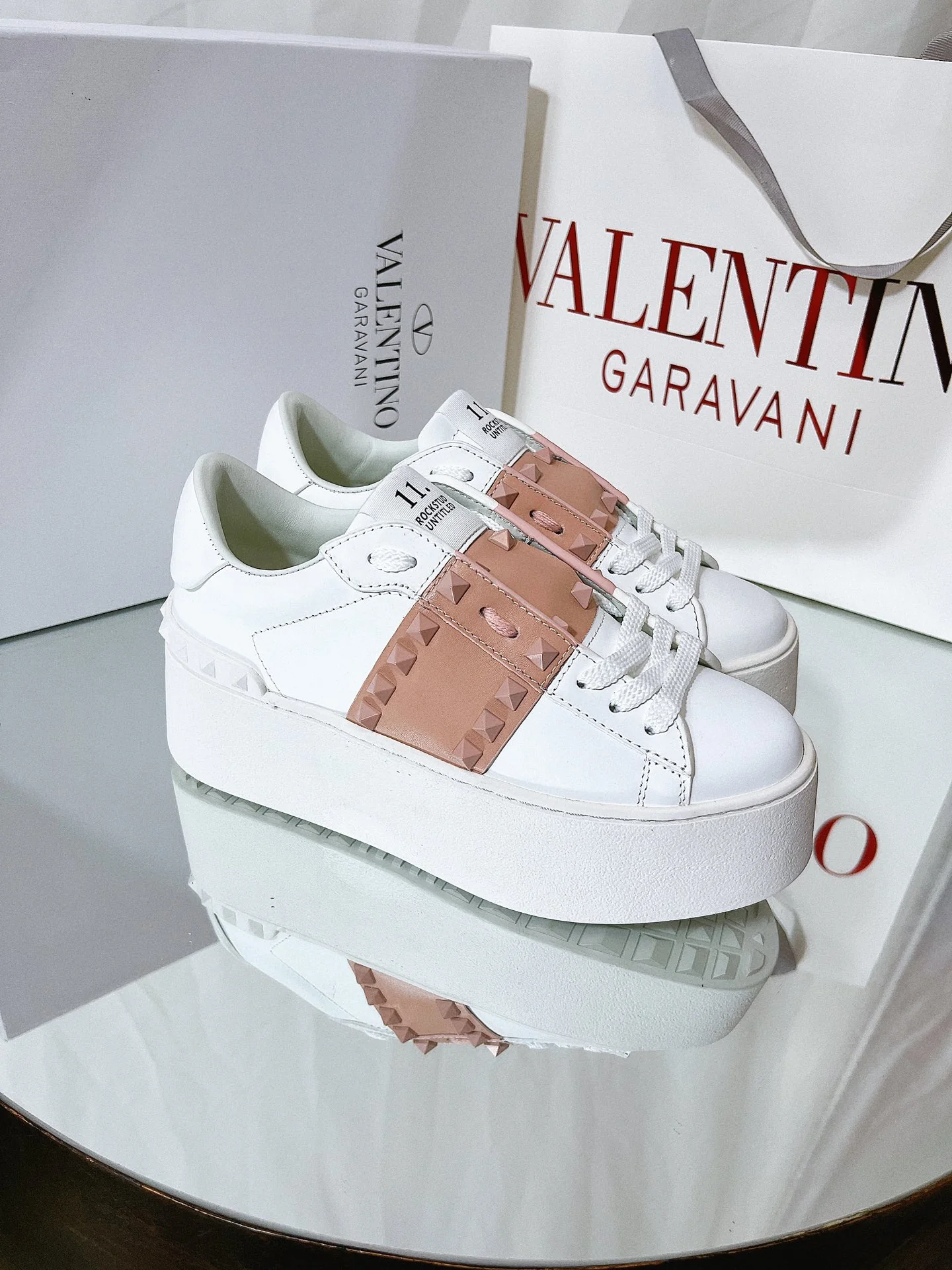 Белые повседневные кроссовки на платформе Valentino - розовые