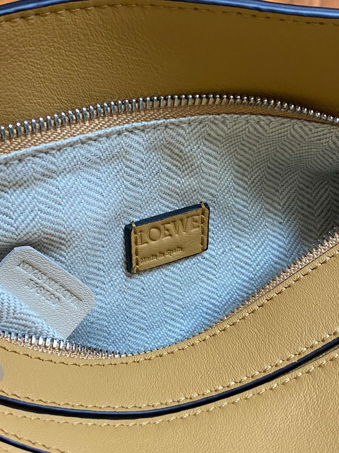 Мини-сумка Loewe Puzzle Bag из телячьей кожи - 14