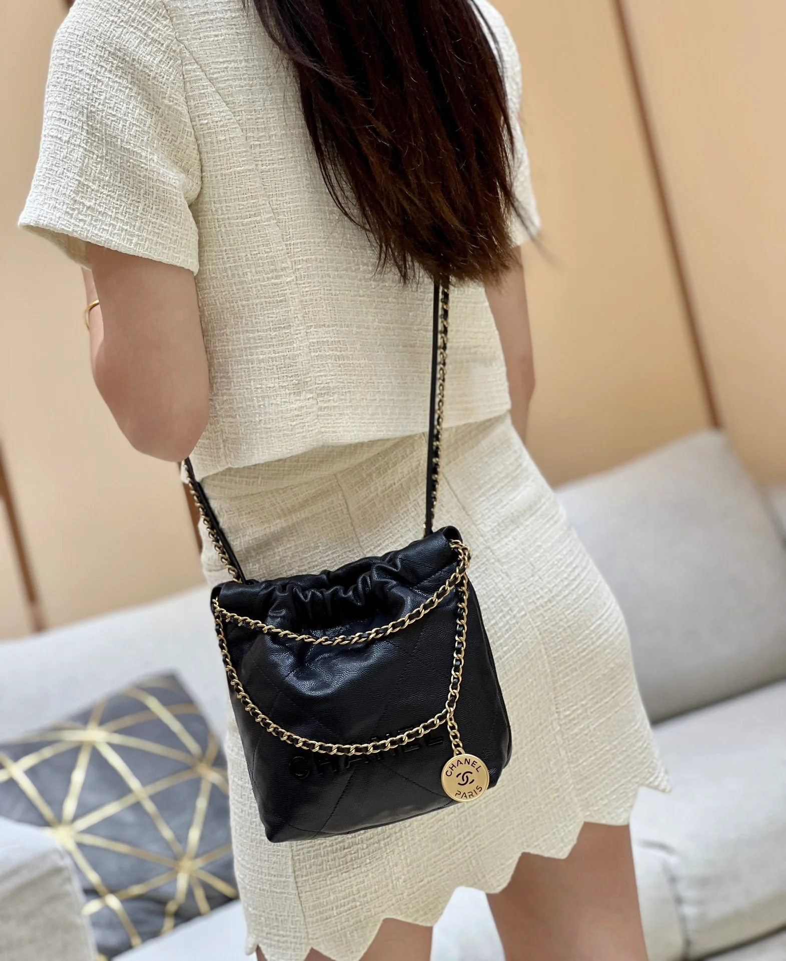 Сумка Chanel No. 22 — икорная кожа, черно-золотая — маленький размер.