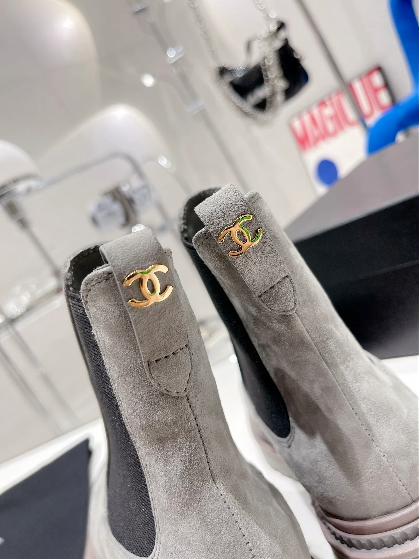 Новинка сезона осень/зима 2022 от Chanel - Ботинки челси - Серые