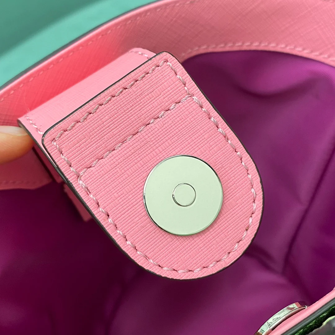 Gucci-夏季草莓水桶包