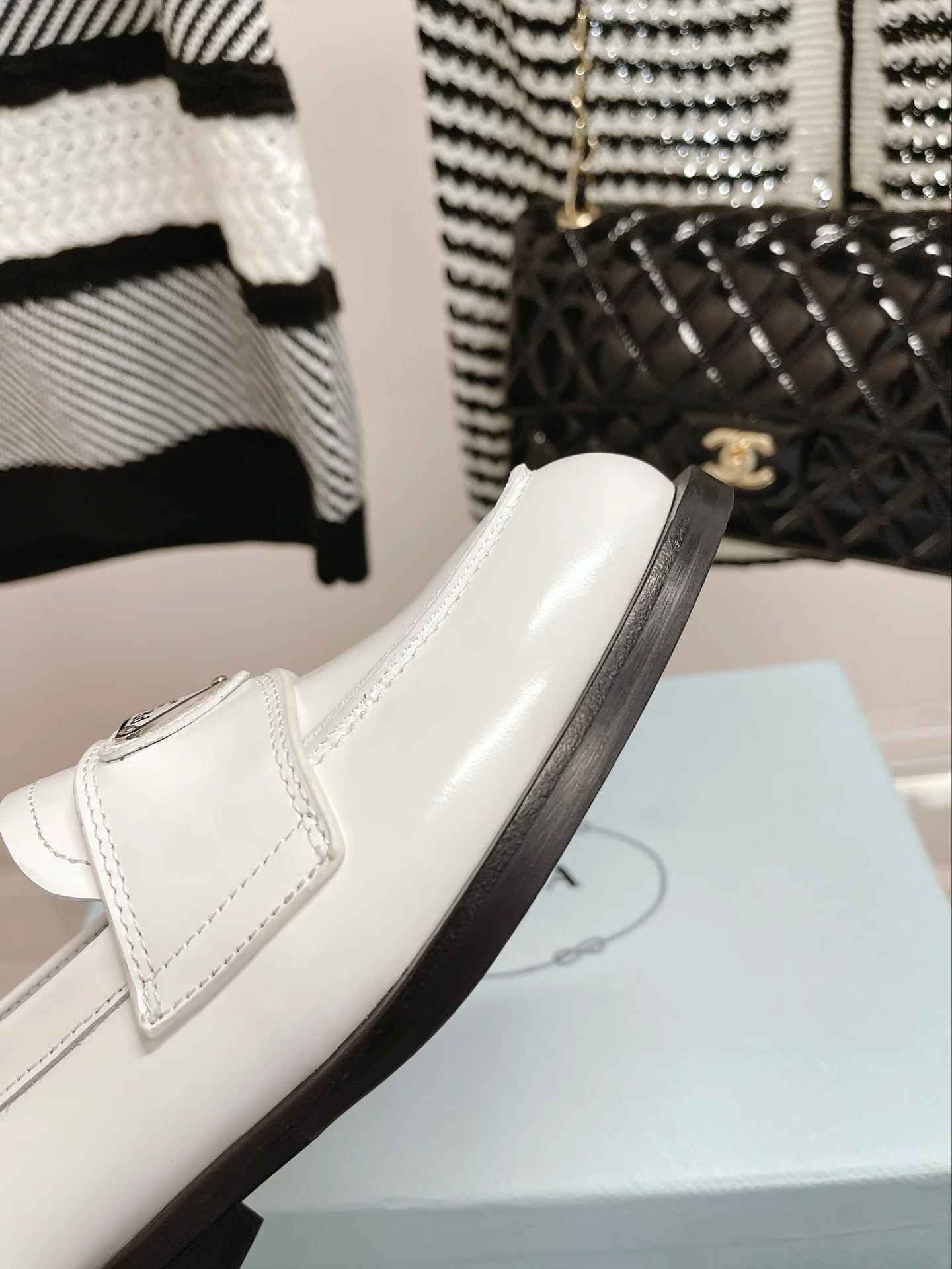 Prada - Новейшая обновленная коллекция - Обувь Alo