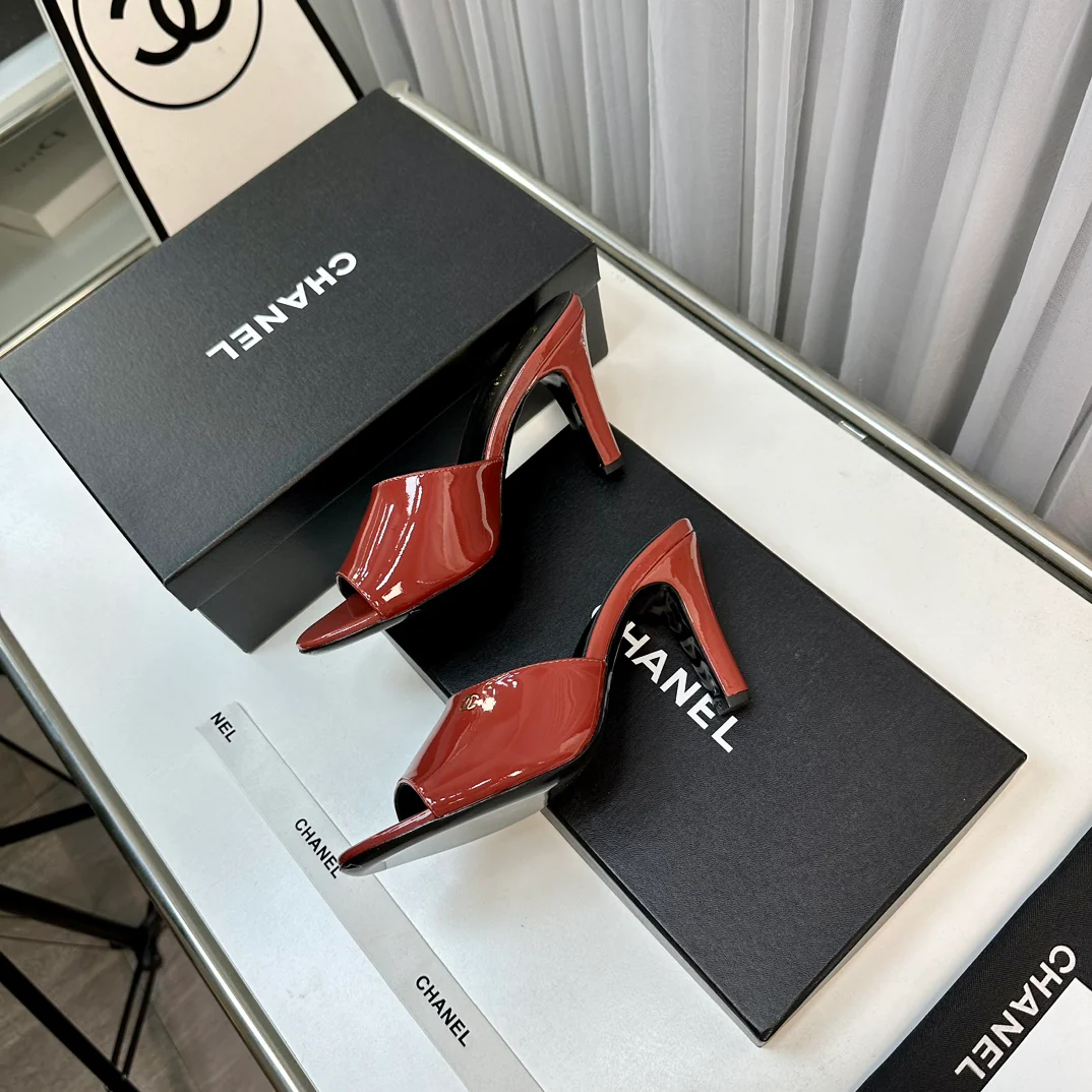 Коллекция Chanel Весна/Лето 2023 - Камелия - Туфли на высоком каблуке - Красные