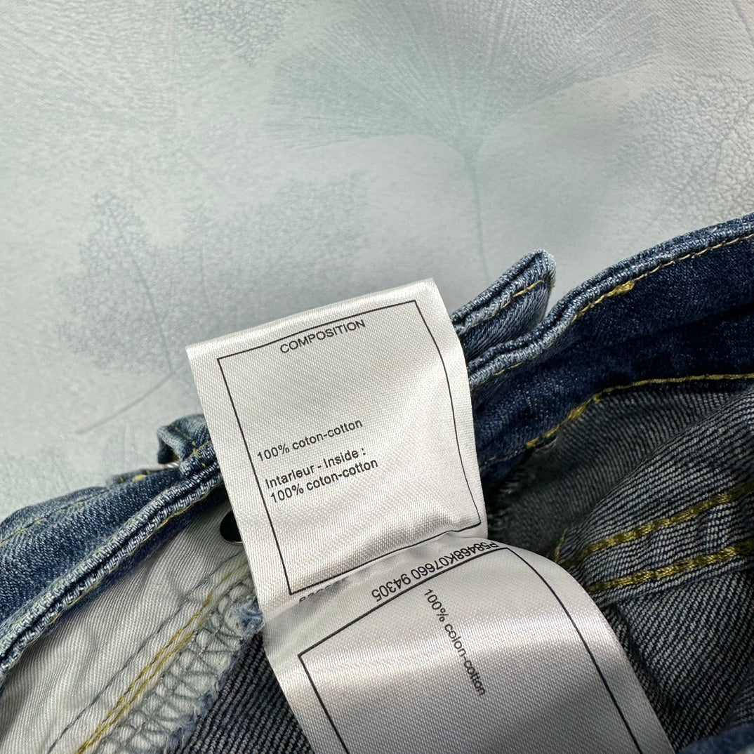 Chanel 2404 - Новая коллекция ранней весны: джинсы с высокой талией и широкими штанинами.