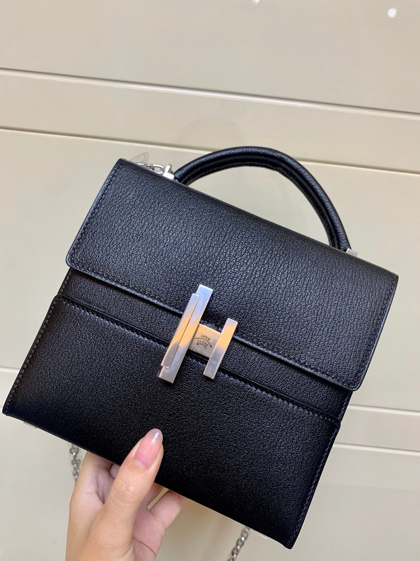 Шкатулка Hermes Cinhetic Show Box - подкладка из козьей кожи, отделка из кожи Swift электрического синего цвета - серебряные пряжки