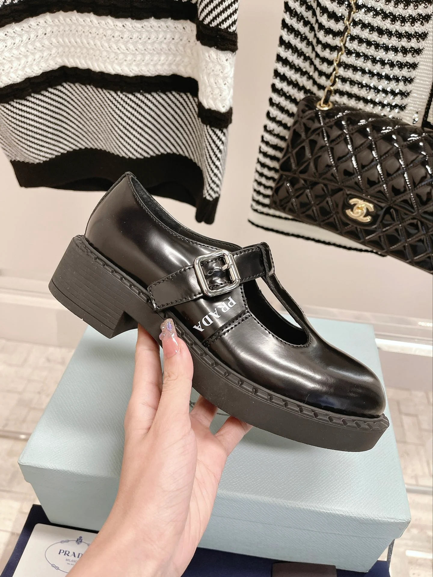 Новые лоферы Prada 2022 года - ажурная версия.