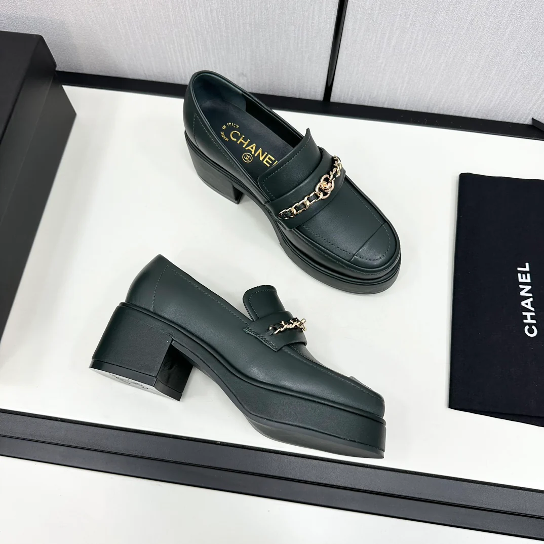 Кожаные туфли на платформе Chanel 2024 — темно-зеленые