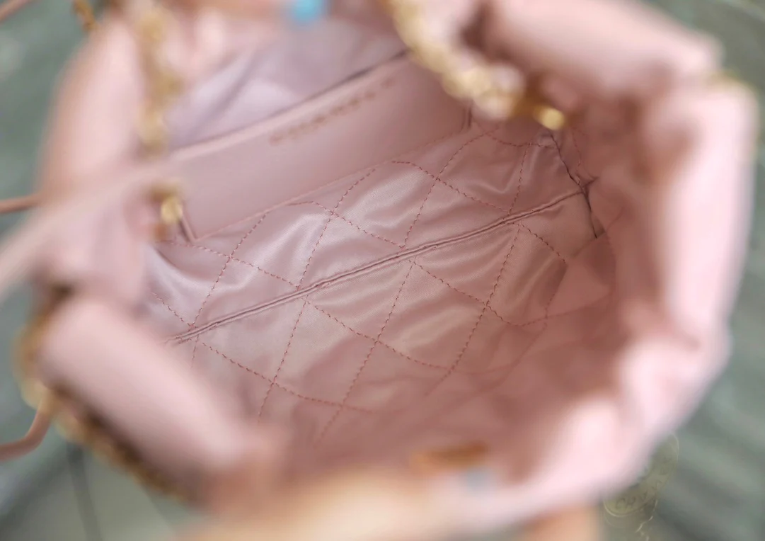 Новинка сезона весна/лето 2023 от Chanel - сумка 22 - мини - розовая