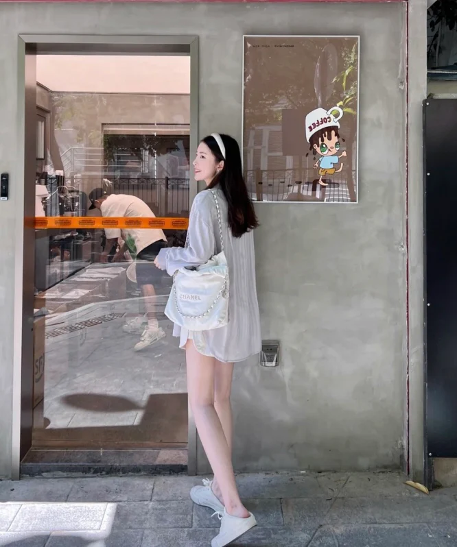 Сумка Chanel 22, маленький размер, белая, в таком виде, как на фото.