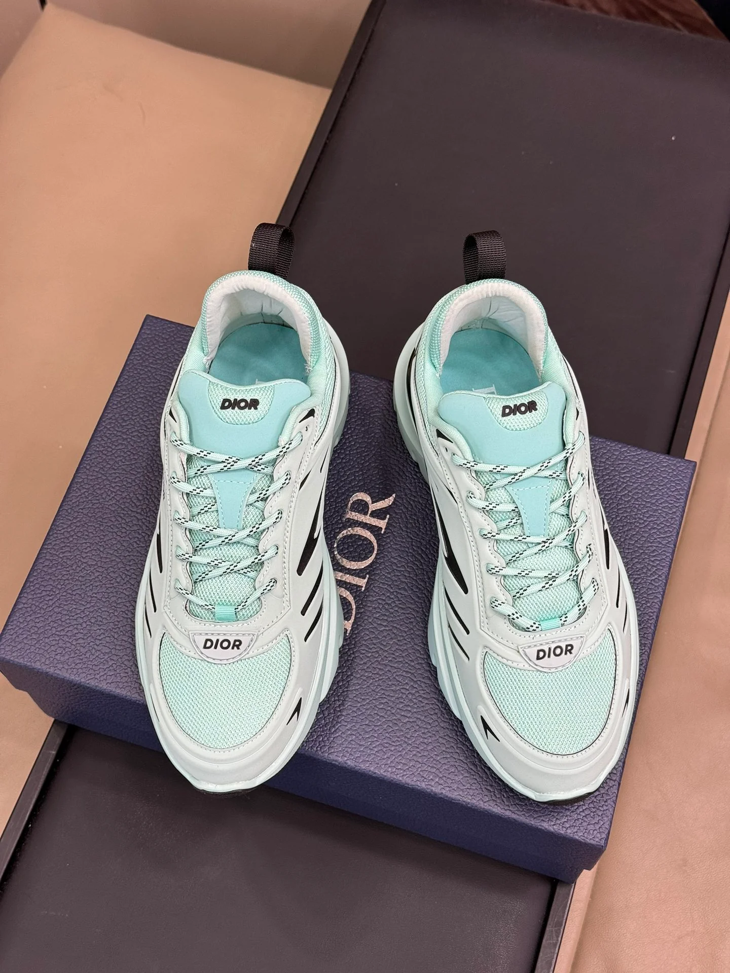 Кроссовки Dior 2024 — светло-зелёные