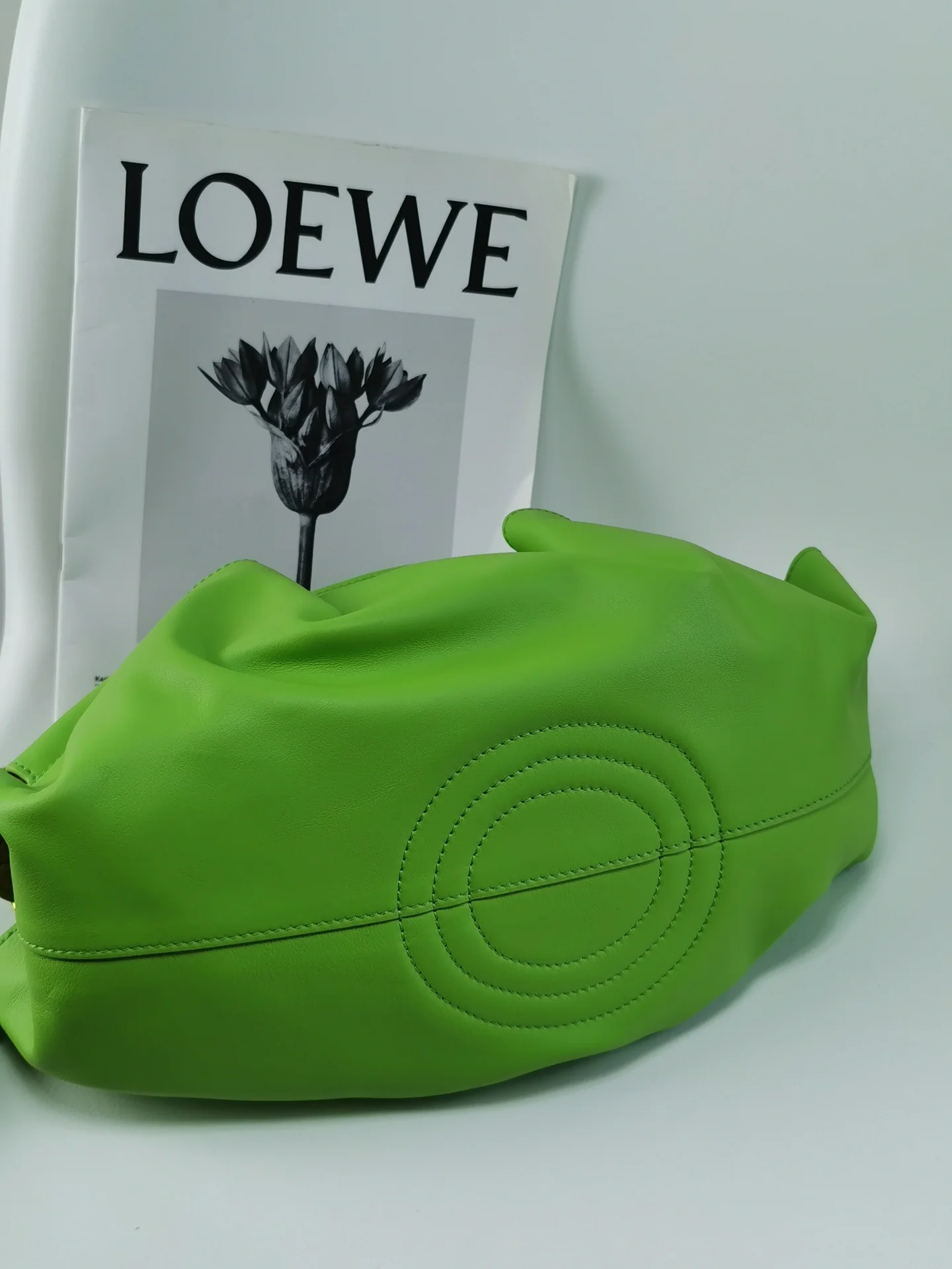 Сумка для прогулок Loewe Paseo - телячья кожа наппа - маленькая - с цепочкой - зеленая