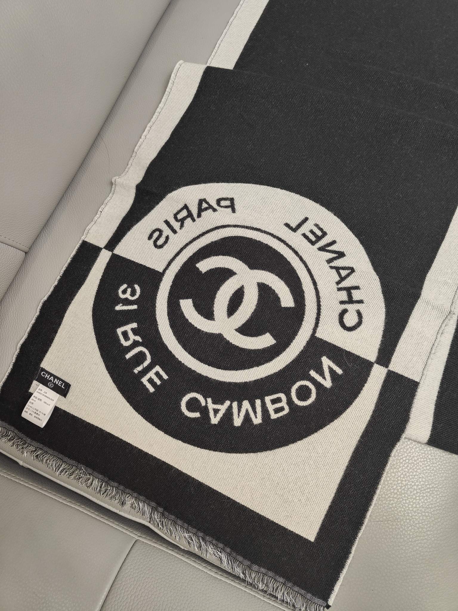 Chanel - Новый черно-белый длинный шарф