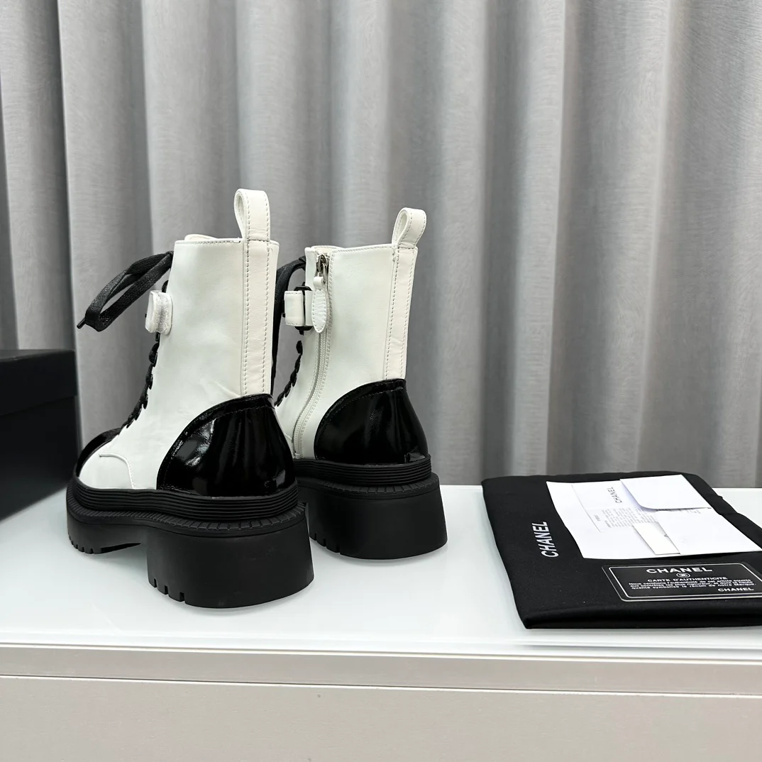 Новинка сезона осень/зима 2023 от Chanel - Ботильоны на шнуровке - Белые