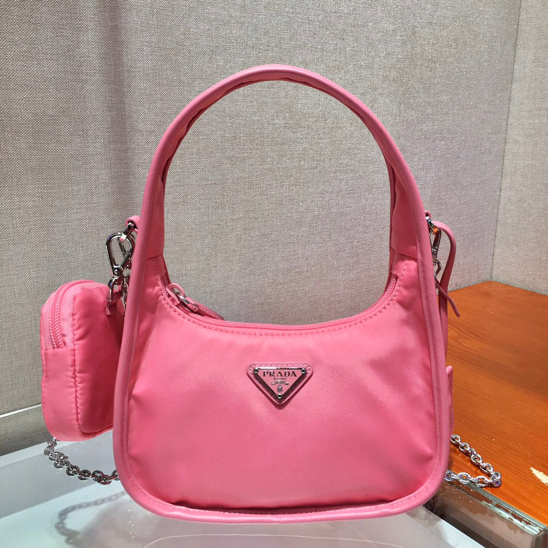 Новая сумка-хобо Prada 