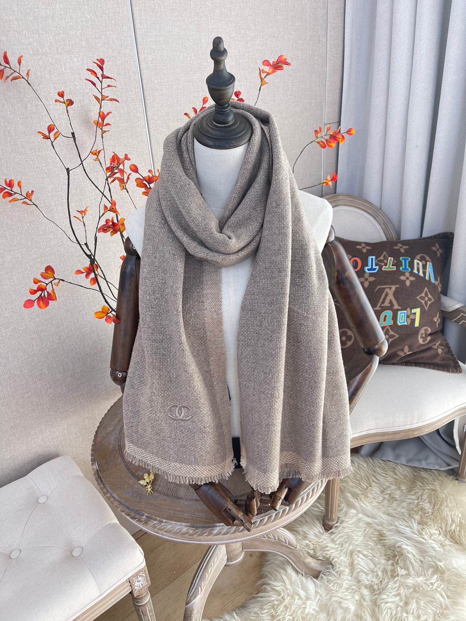 Chanel - Ультратеплый шарф из высококачественного кашемира - В комплекте брошь в виде колосьев пшеницы - 60-180 см
