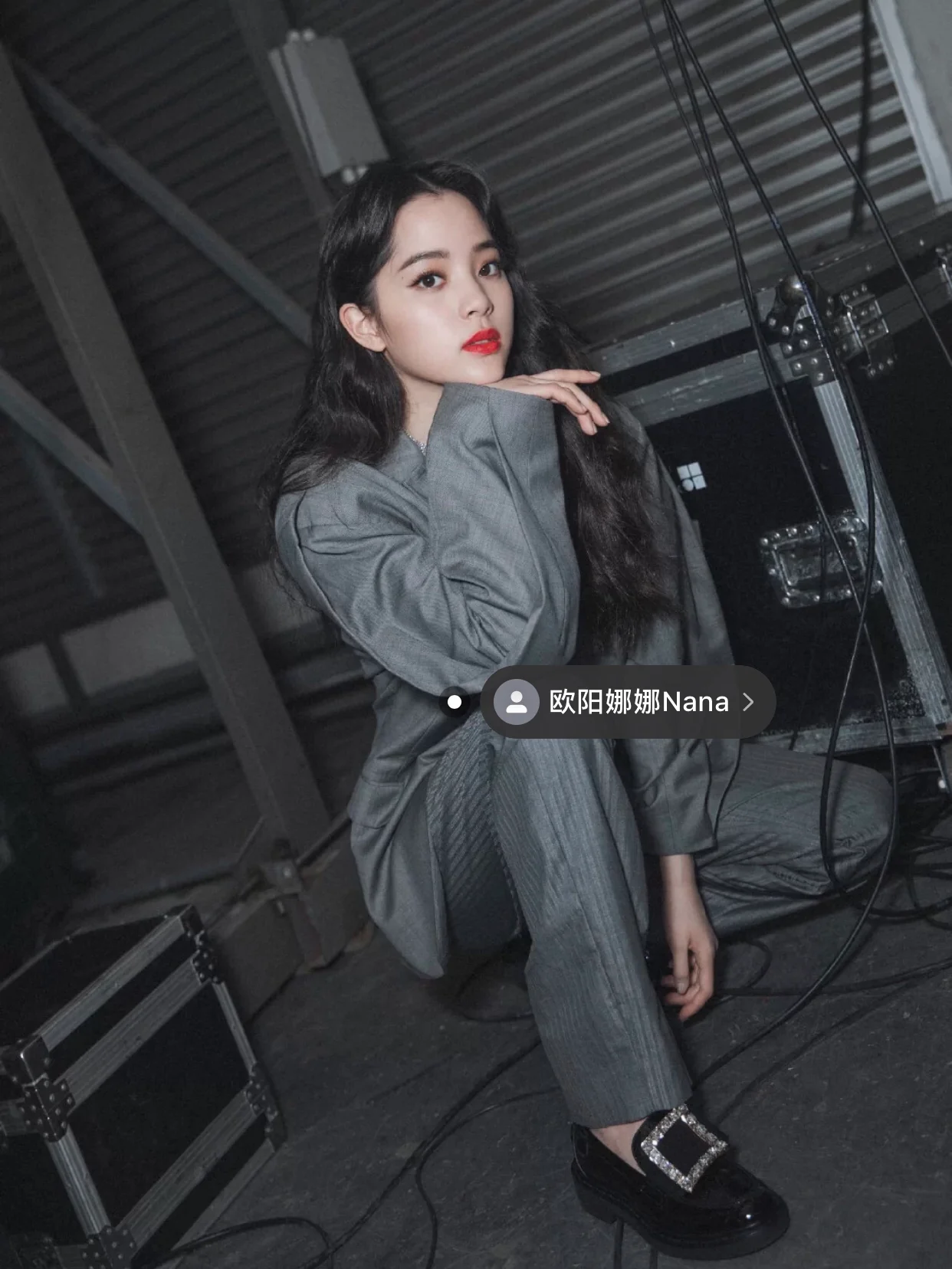 Обувь RV Shoes - 22ss - Афро-прическа из лакированной кожи, украшенная стразами - Фотографии на теле