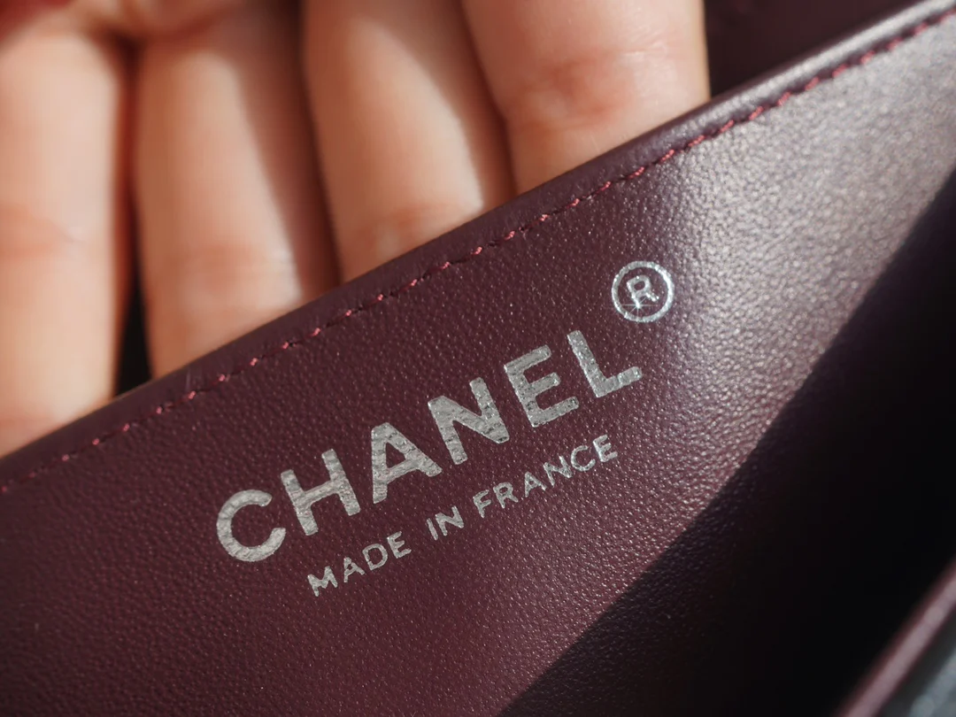 Мини-сумка Chanel CF 20 см из черной овечьей кожи с серебряной застежкой