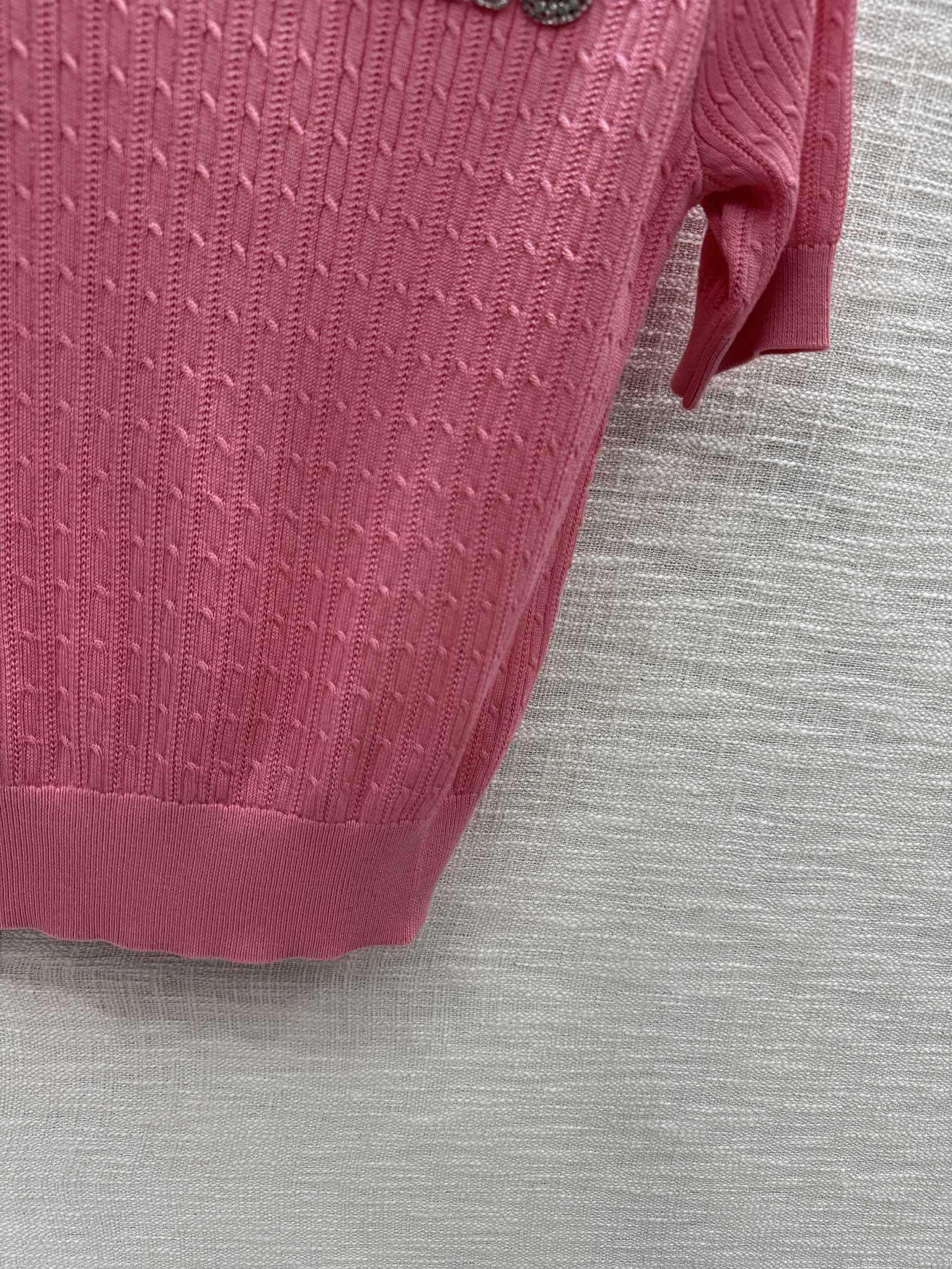 Miu Miu - 2404 - Плотный вязаный топ с короткими рукавами и воротником 