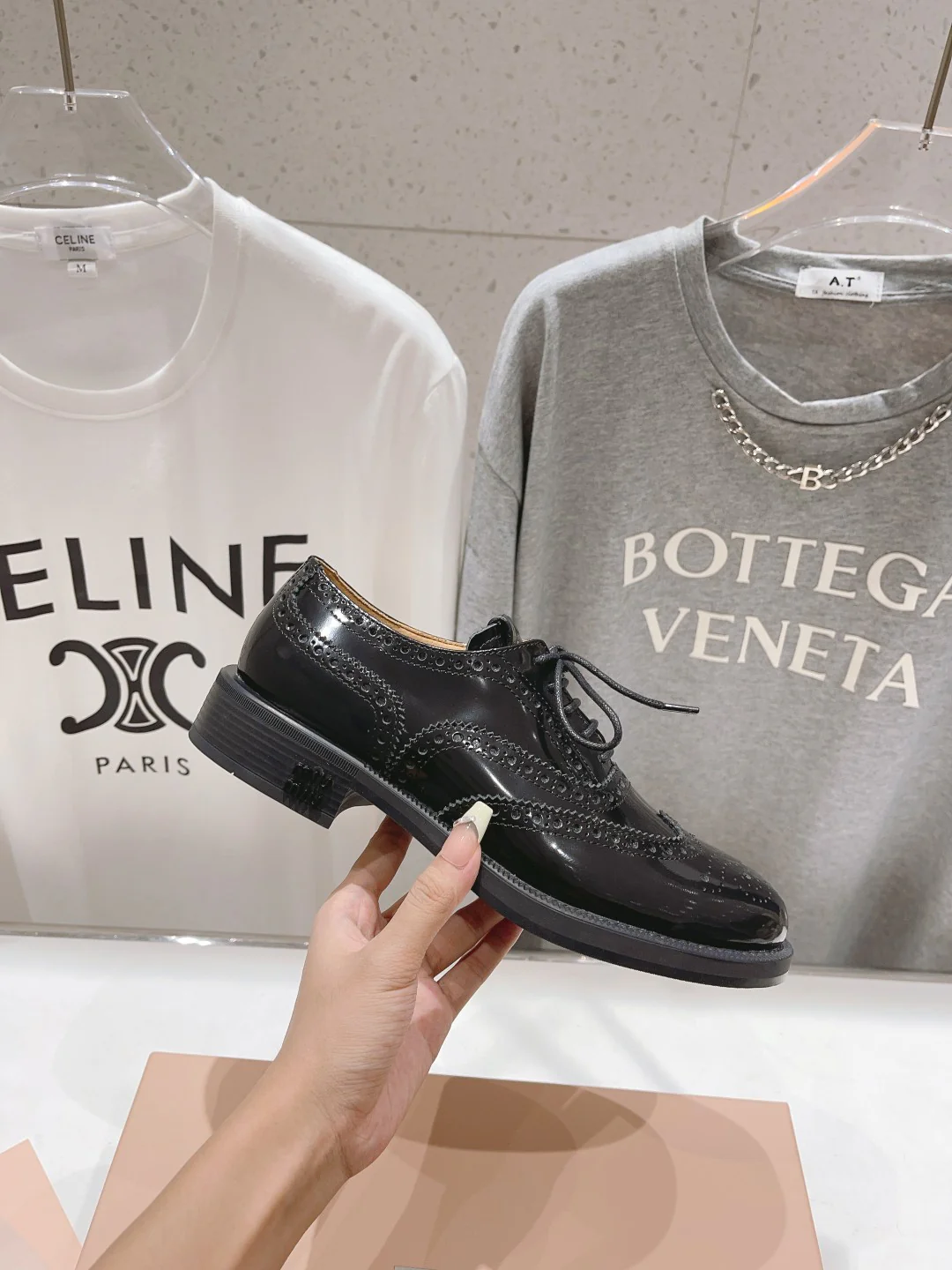 Коллекция Miu Miu весна/лето 2023 — Туфли-броги — Черные