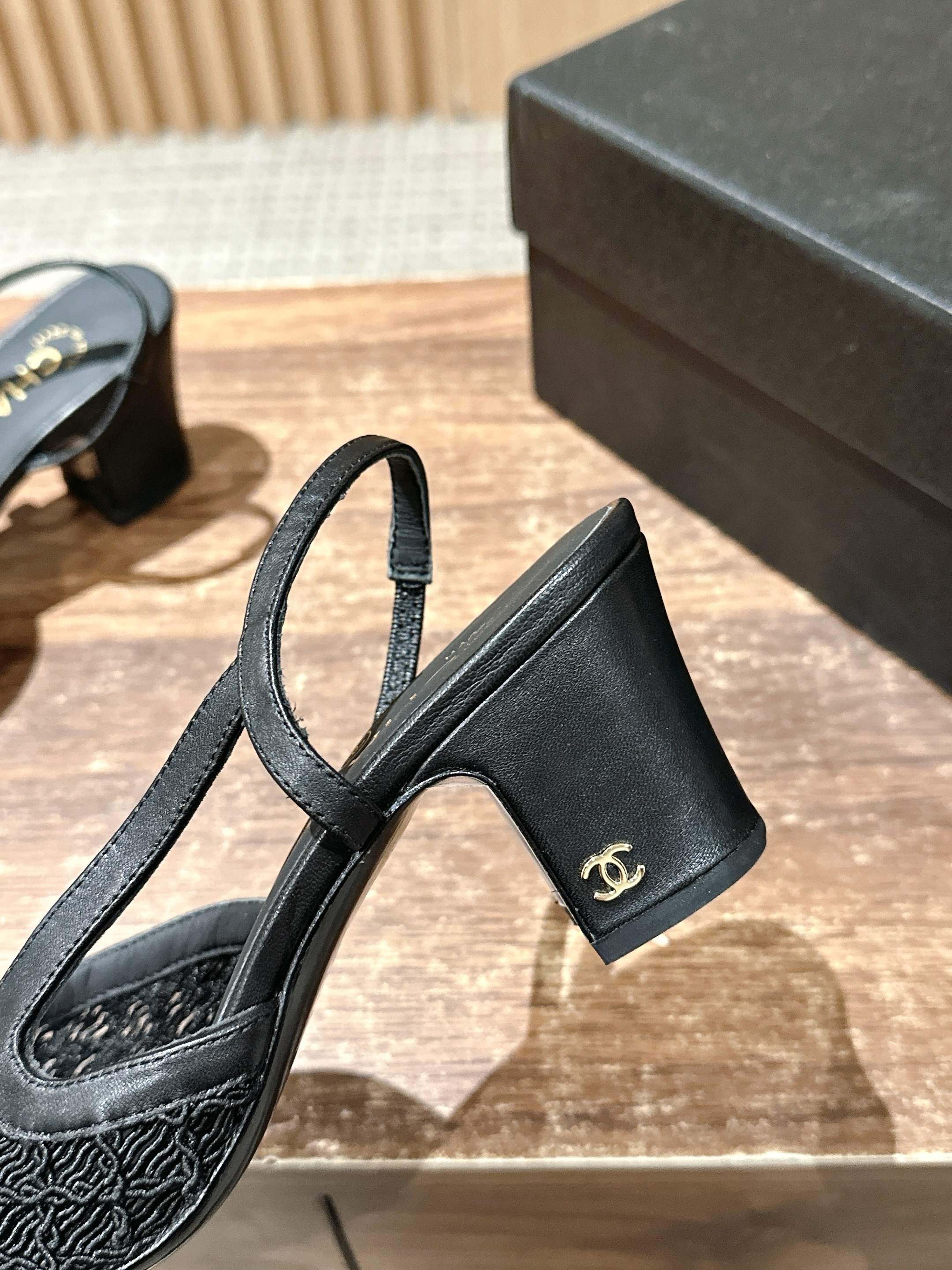 Chanel - Кружево и шаньдунский шелк - Туфли на массивном каблуке - Черные