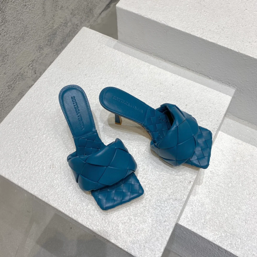 Новинка сезона весна/лето 2021 от BV - Плоские плетеные сандалии на шпильке - Синие