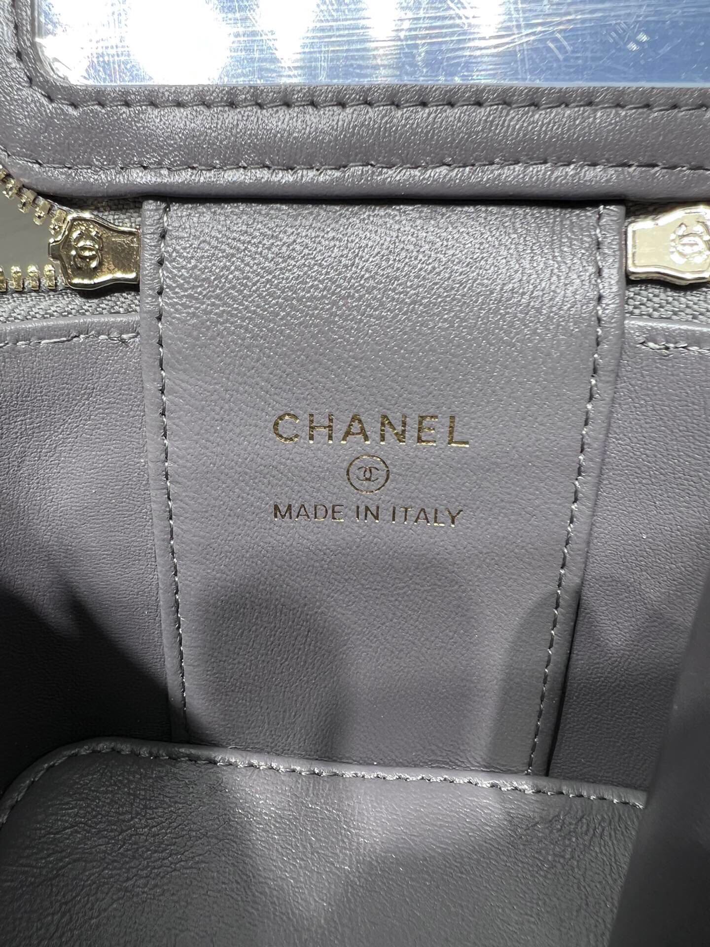 Футляр для помады Chanel 2022 Métiers d'Art - Маленькая коробочка - Серый