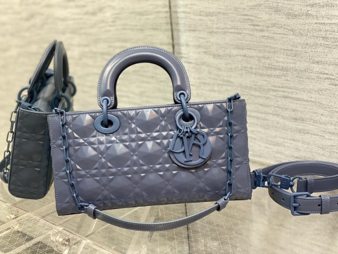 Сумка Dior Lady D'Joy, большой размер, матовый фиолетовый цвет.