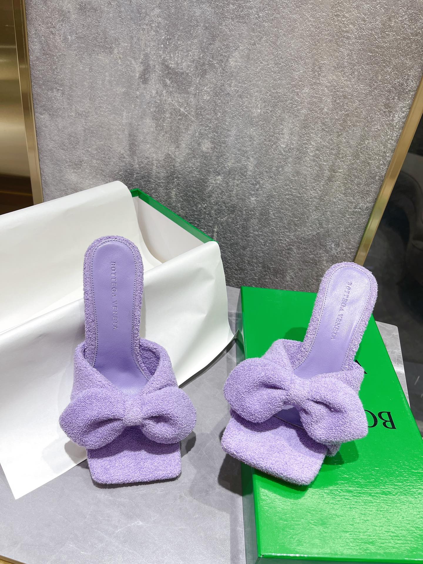 BV - Туфли на каблуках в форме бабочки