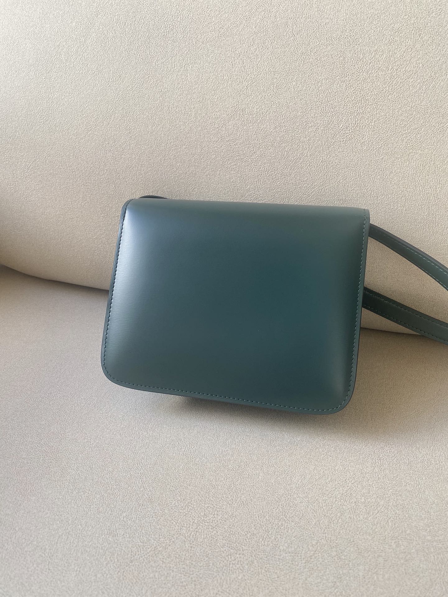 Сумка Celine Box-Tteen из полированной телячьей кожи — темно-зеленая — 1 шт.