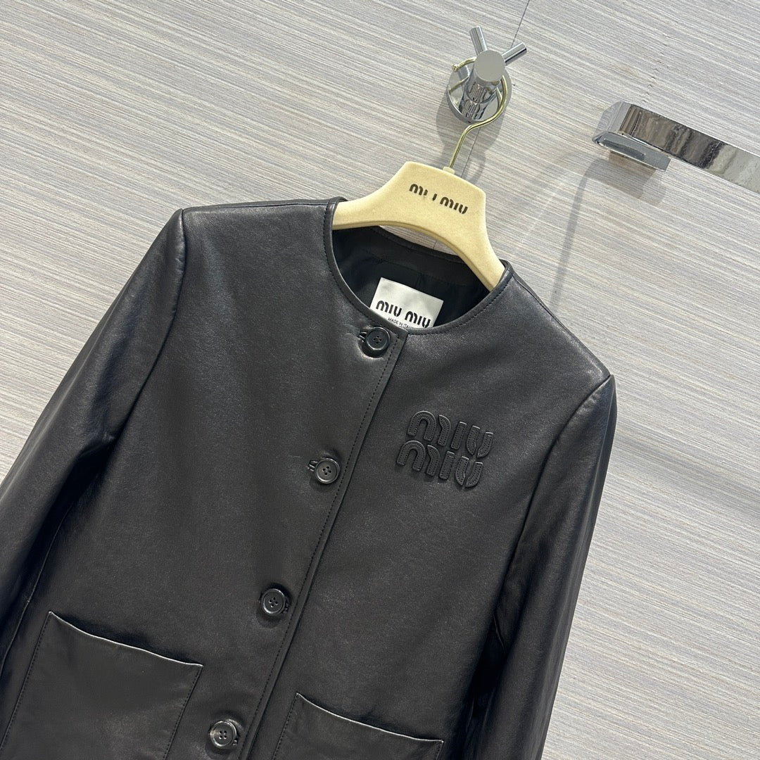 Miu Miu - 2404 - Кожаная куртка в стиле преппи - Черная