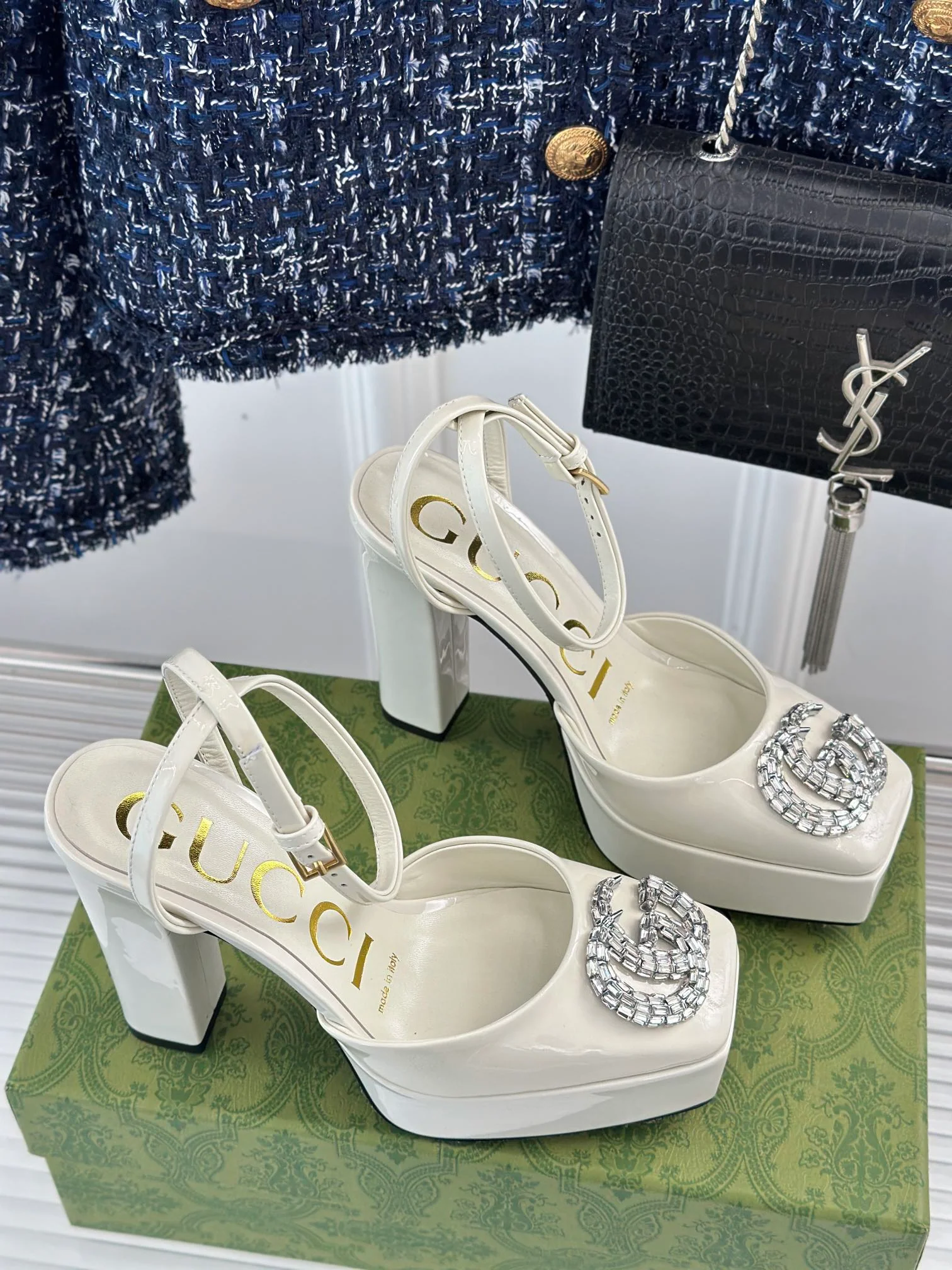 Босоножки на высоком каблуке Gucci 2024 — белые