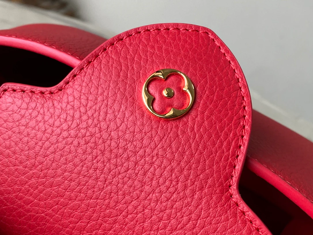 Кожаная сумка LV Capucines - красная.