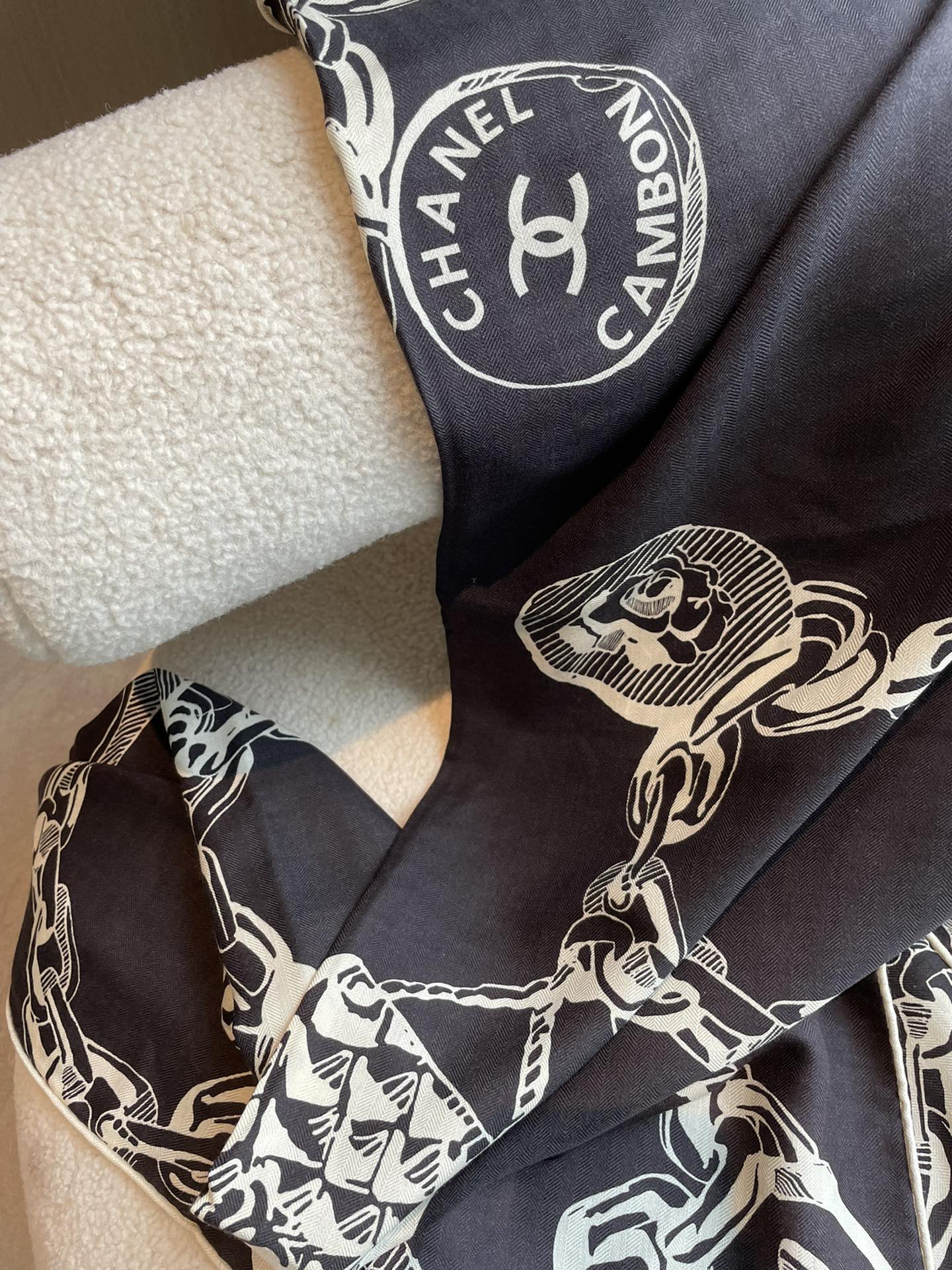 Шелковый шарф Chanel 2024 Charm-Style - черный