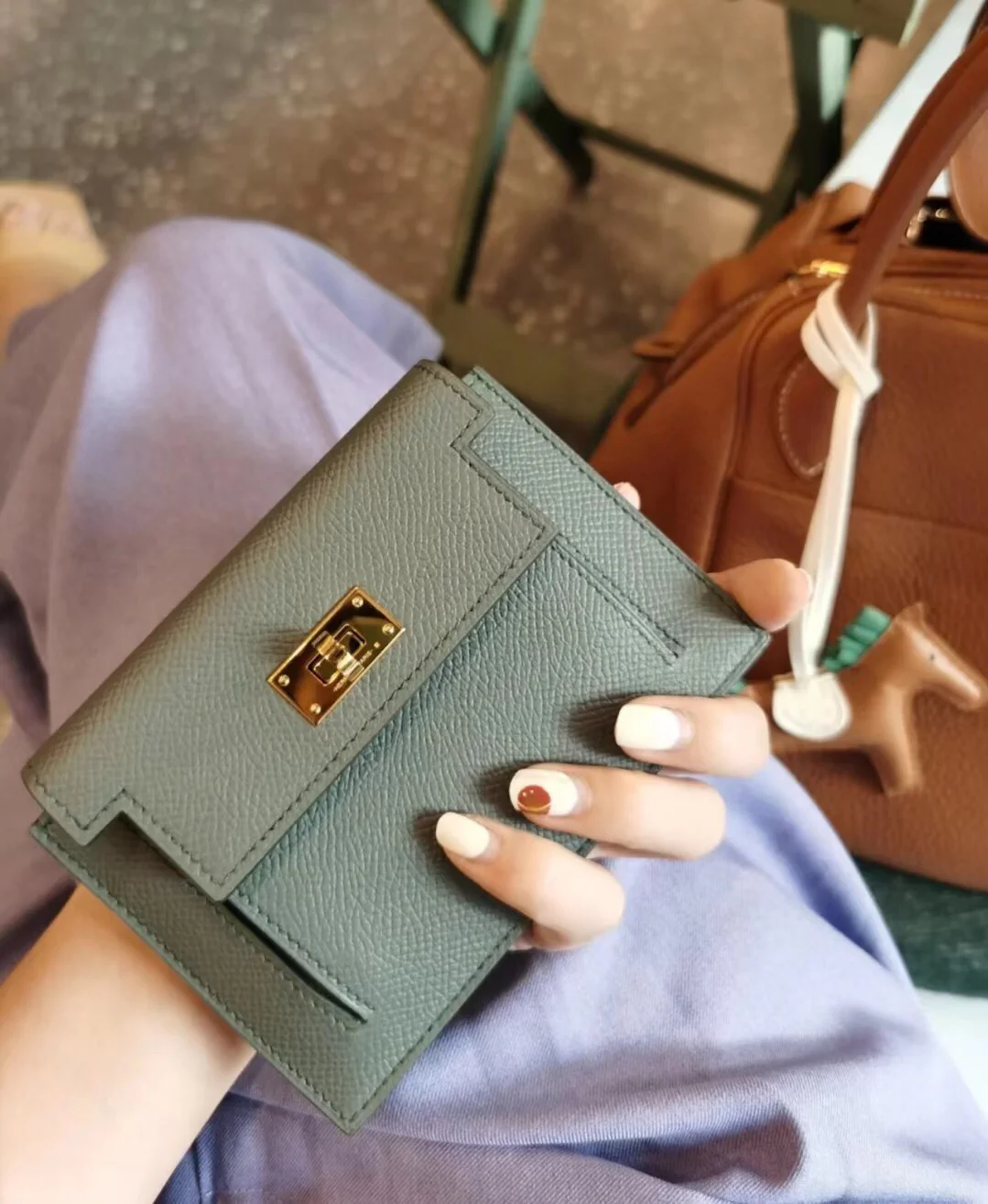 Карманный держатель для карт Hermes Kelly Epsom 63 — миндально-зеленый — золотая фурнитура