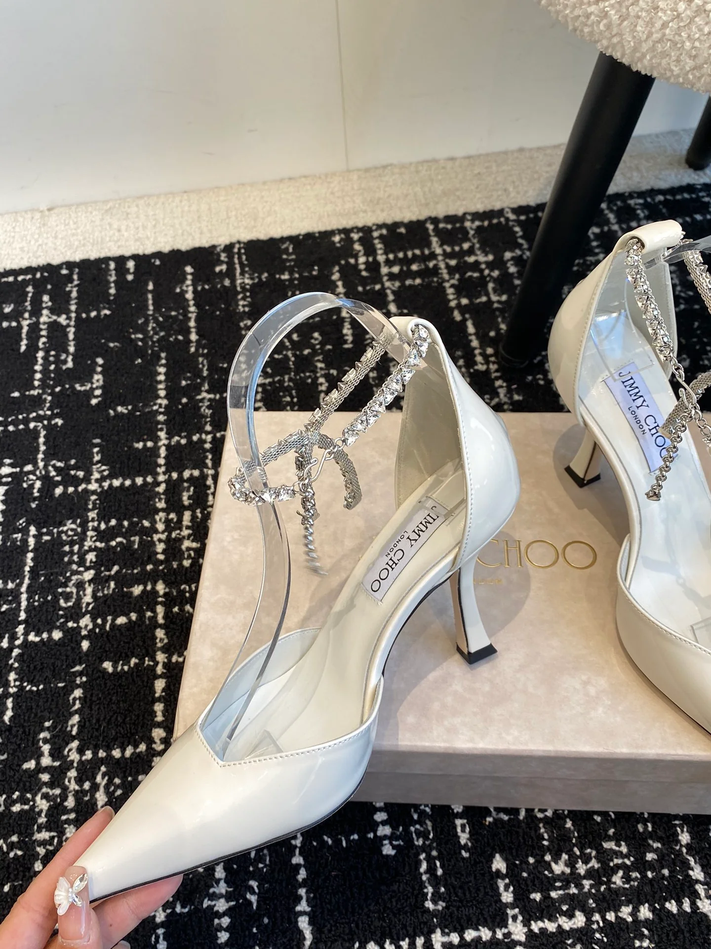 Туфли на высоком каблуке Jimmy 2024 - белые