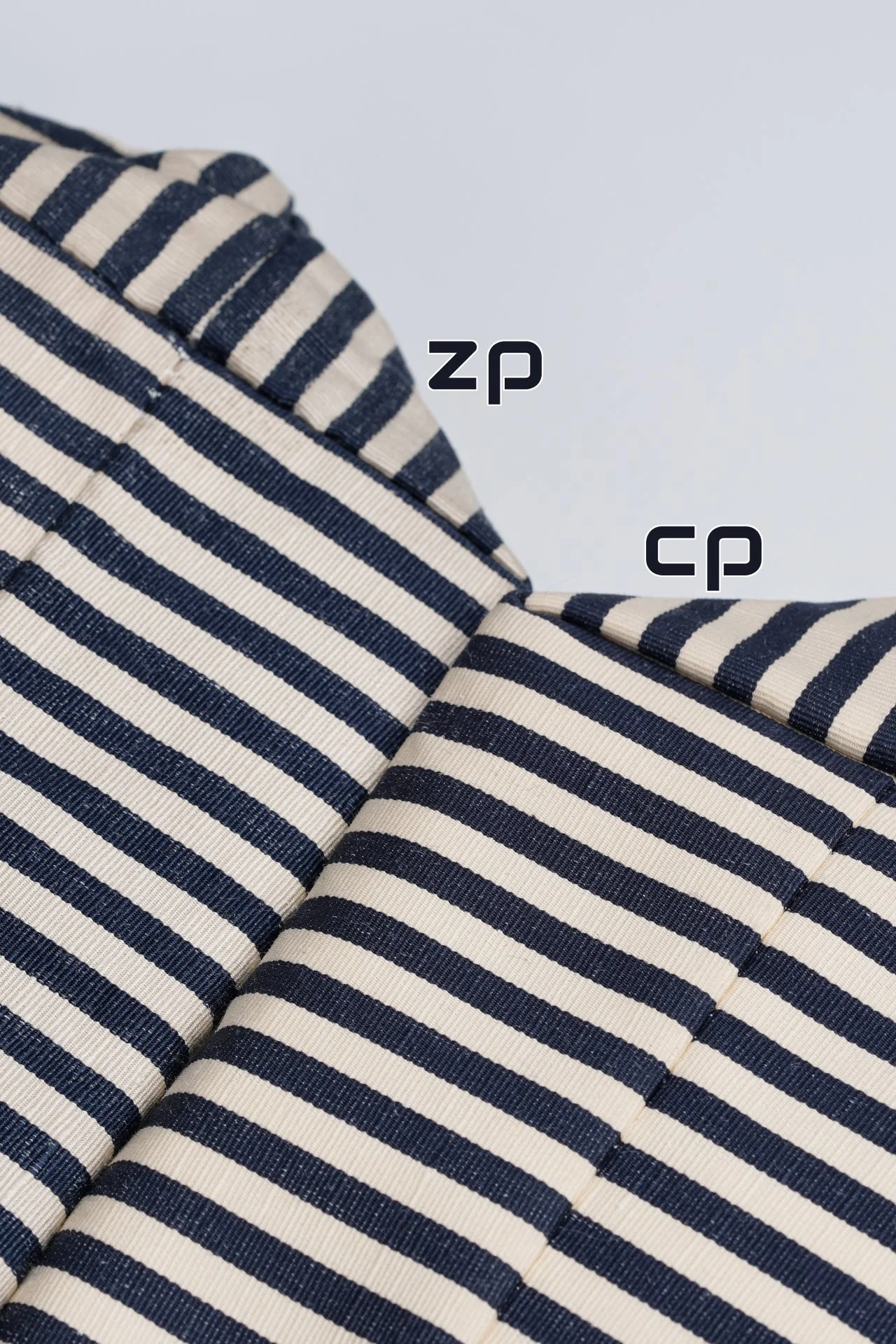 Miu Miu - Косметичка/сумка для ланча из жаккардовой ткани - Сравнительные фотографии