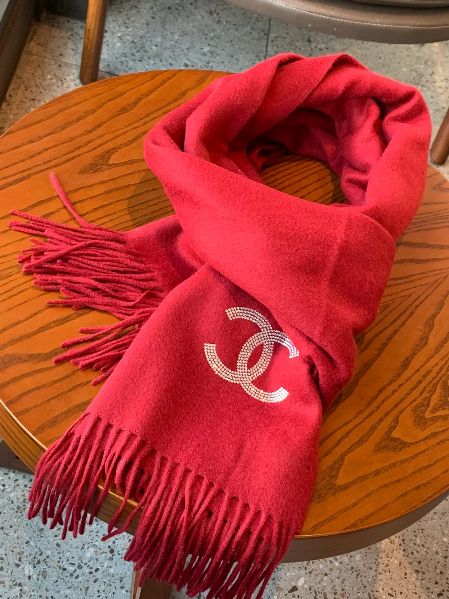 Chanel - Кашемировый шарф, украшенный бриллиантами - 180-70-102 см - Красный