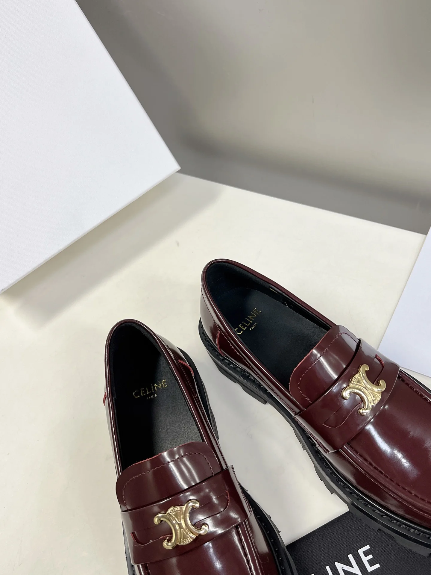 Celine - Новинка сезона осень/зима 2022 - Лоферы Arc de Triomphe